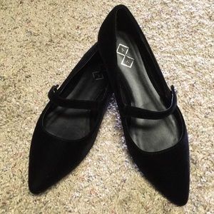 NWOT A+ Pointed Toe Mary Jane Velvet Flats